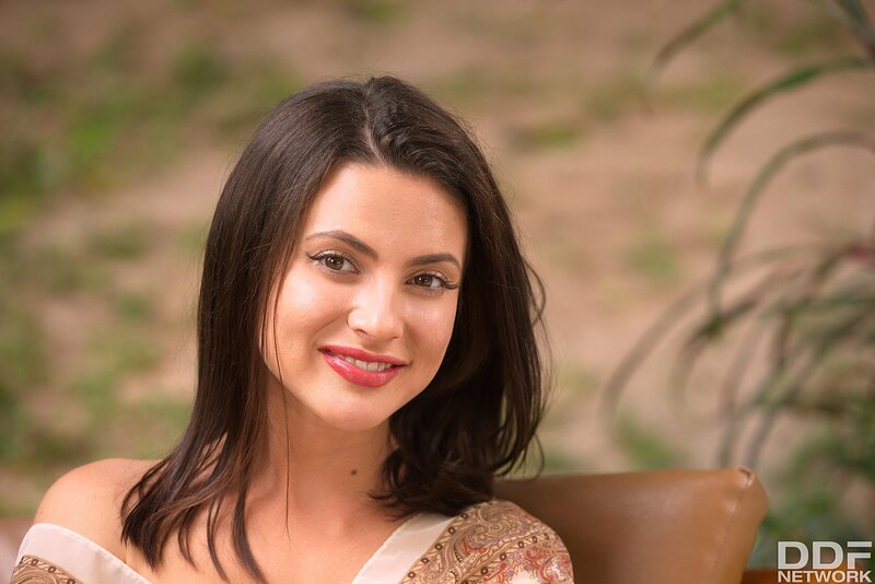 Тайя, 24